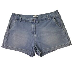 Sugar Magnolia Women's size 18 Light Wash Denim Shorts Soft Stretchy